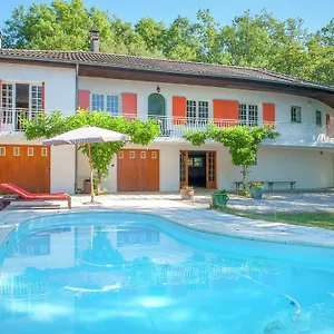 Villa Lavish In With A Swimming Pool, Montmaurin